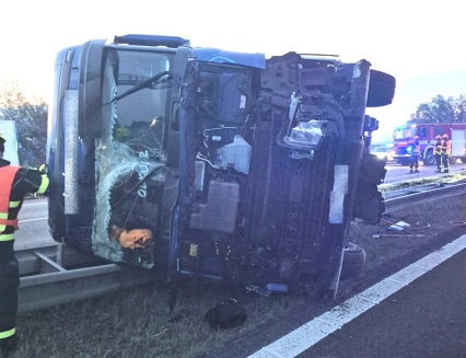 Vážná nehoda u Bezměrova zcela uzavřela dálnici D1 směrem na Prahu 
