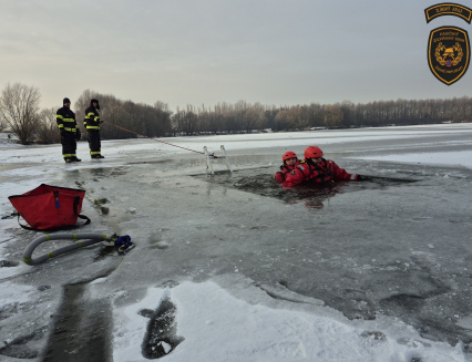Hasiči trénovali záchranu osob, pod kterými se probořil led 