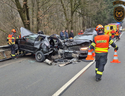 Nehoda tří vozidel u Velíkové si vyžádala tři zraněné