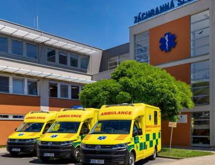 Tři nové sanitky pro záchranáře ve Zlíně, Uherském Hradišti a Kroměříži – spolehlivější výjezdy, lepší zázemí pro posádky
