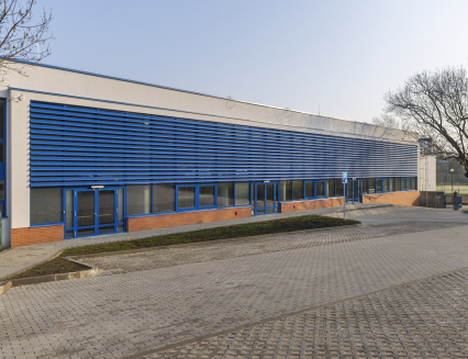 Sportovní hala zlínské průmyslovky se po rekonstrukci opět otevírá, kraj do její modernizace investoval přes 80 milionů