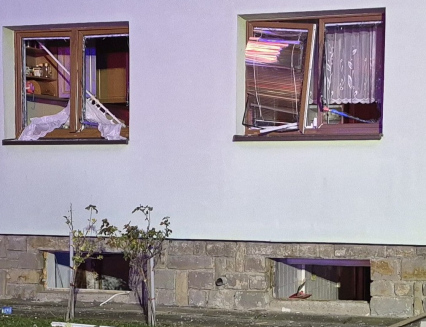 Výbuch a požár v rodinném domě si vyžádal zranění obyvatel