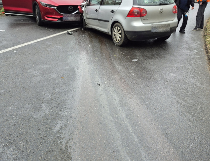 Střet dvou vozidel zablokoval cestu u Zoo