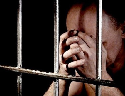 Pachateli hrozí za loupež řetízku až deset let za mřížemi. 