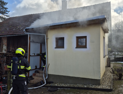 Požár v kuchyni RD museli zkrotit až hasiči