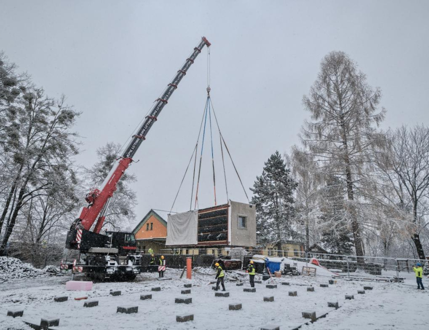 V mateřince Tylovice se instaluje modulární výstavba pro novou dětskou skupinu
