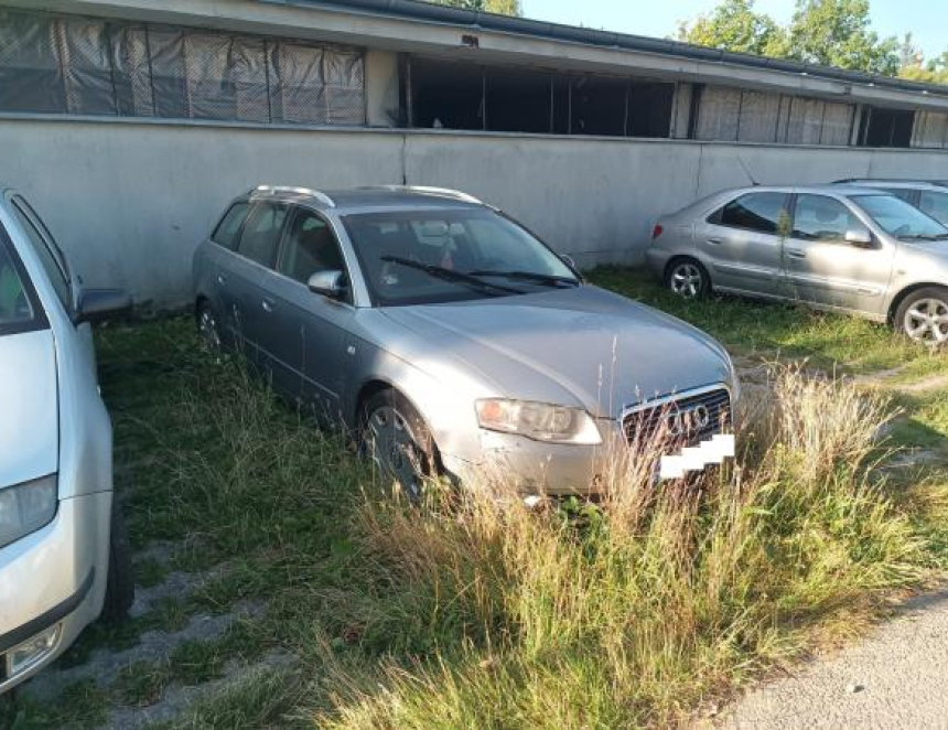 Z ulic Rožnova mizí dlouhodobě odstavená auta