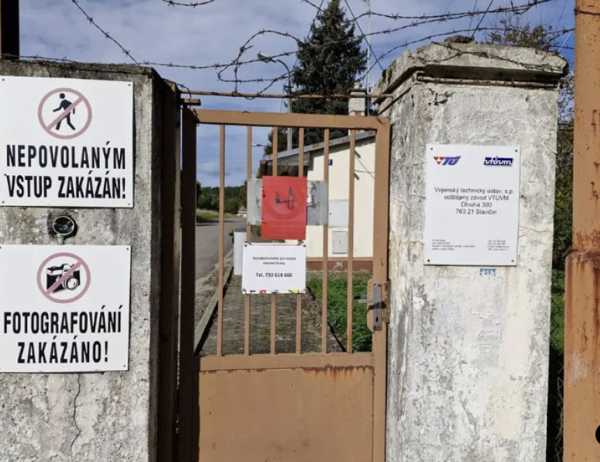 Neprofesionální. Hejtman a starostové ze Zlínska ostře odmítli Fialovo zpochybňování ruské stopy ve Vrběticích