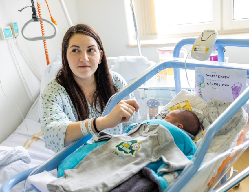 První dítě roku 2026 ve Vsetíně přišel přivítat ředitel nemocnice