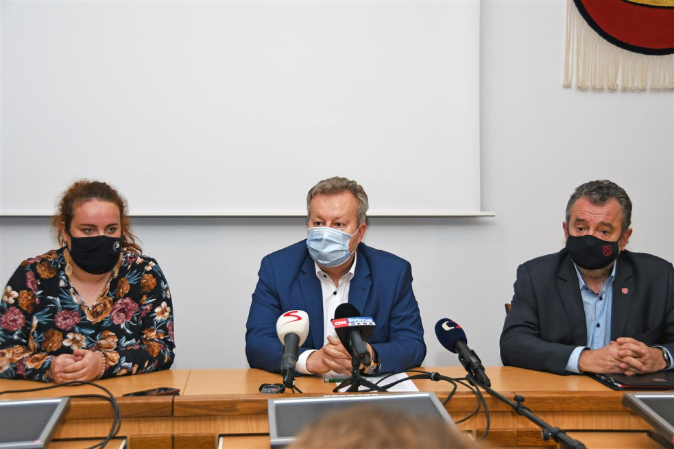 Další únik na Bečvě. Do ValMezu opět přijel ministr Brabec