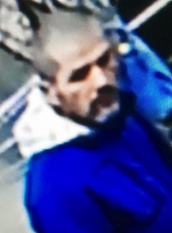 Policisté žádají o ztotožnění muže, který zneužil cizí platební kartu