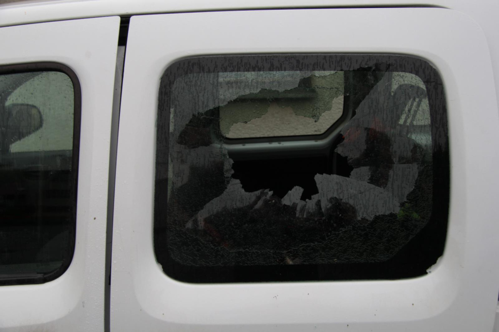 Policisté pátrají po pachateli vloupání do dodávky. Zmizelo stavební nářadí