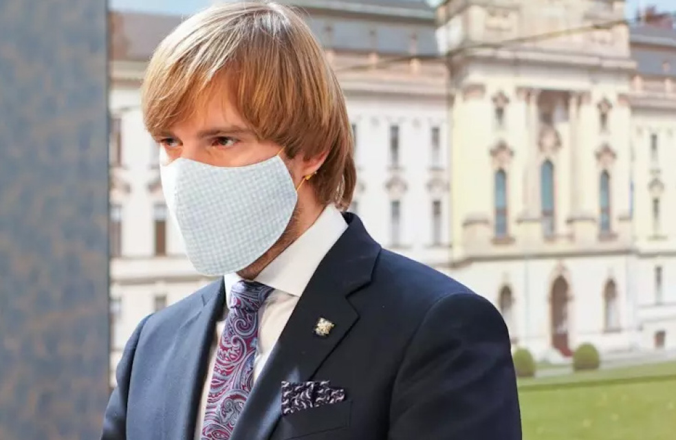Ministr Vojtěch si objednal respirátory za 1,2 miliardy u muže, který o nich nic nevěděl