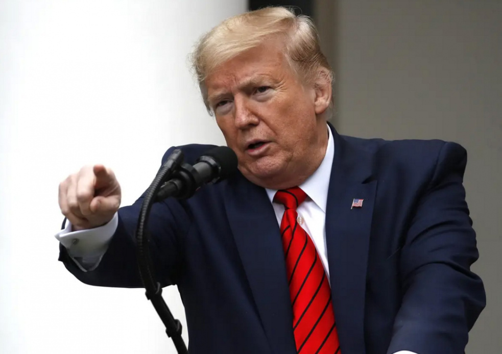Teplo, slunce a vlhkost koronavirus oslabují, míní experti. Trump šokoval nápadem vstřikovat lidem dezinfekci