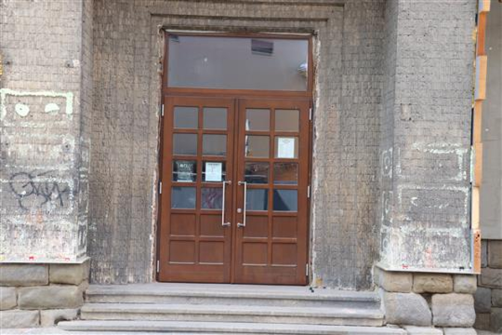 Vsetín podá trestní oznámení na vandaly opakovaně ničící nový vstup do Liďáku