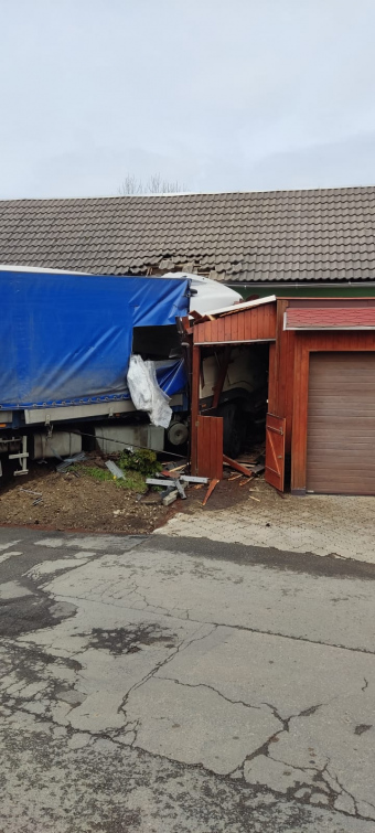 Hasiči vyjeli včera celkem k osmi nehodám, na které měla vliv sněhová kalamita