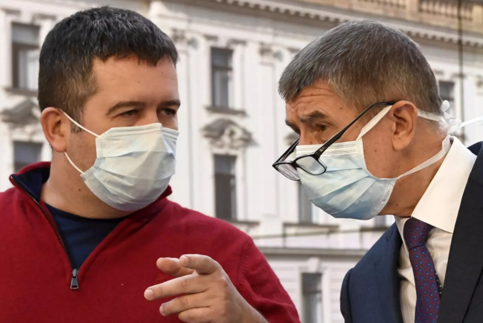 Uvolní se restrikce rychleji? Hamáček se vzpírá Babišovi