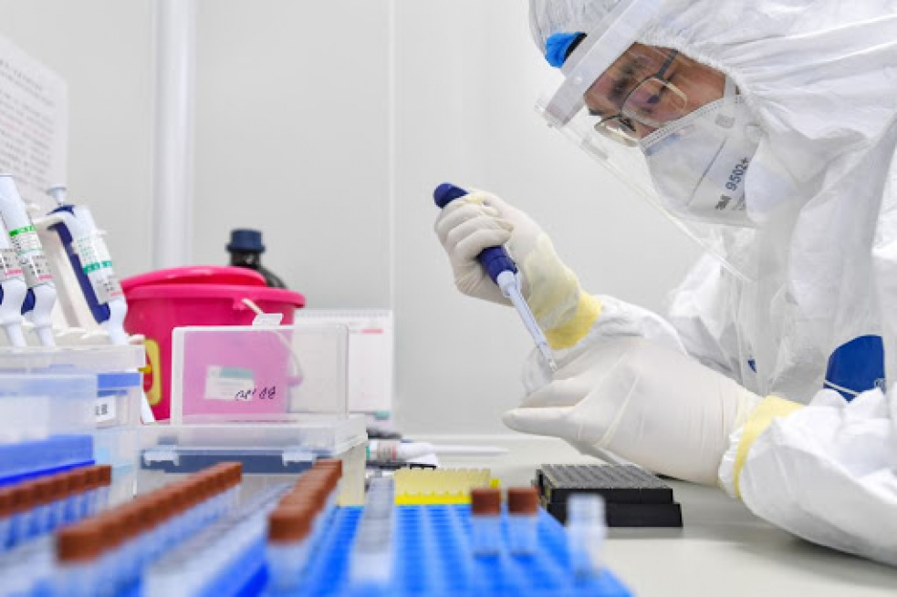 Čína podle americké zprávy tajila epidemii a hromadila zásoby