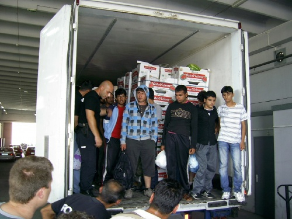Na návěsu přivezl i šest migrantů z Afghanistánu a Pakistánu