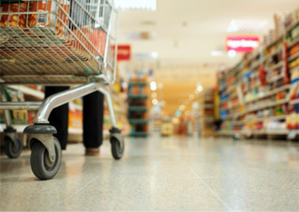 Zloděj se snažil bez placení vyvézt zboží z hypermarketu za víc jak devět tisíc