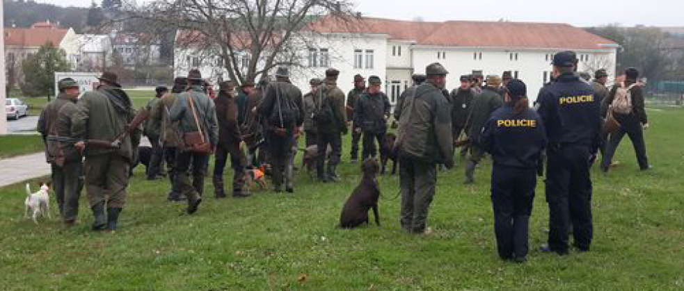Začaly myslivecké hony. Policisté jsou v pohotovosti