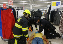 1 policie v hypermarketu1