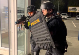 1 policie v hypermarketu2