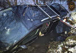 Zlin vozidlo v koryte1